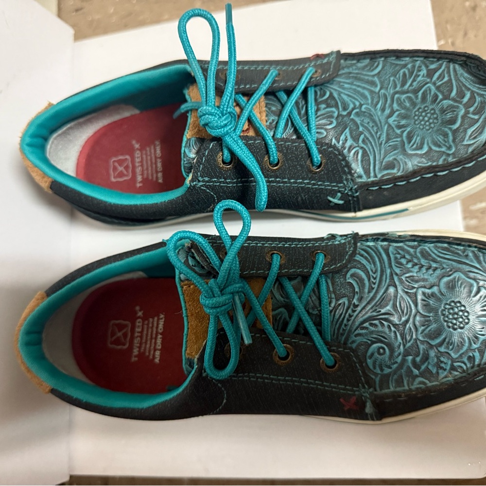 Shoes - Picture 3 of 3